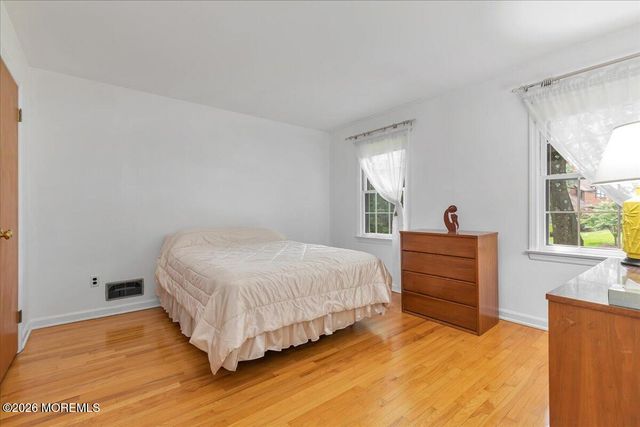 7 Windsor Terrace, Holmdel, NJ 07733
