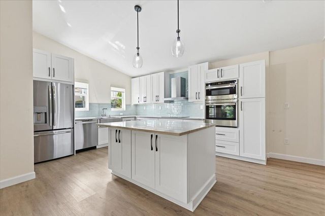 530 NE 3rd Avenue NE, Delray Beach, FL 33444