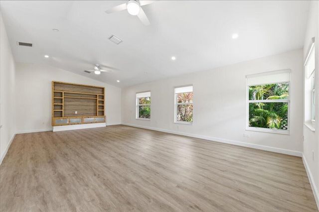 530 NE 3rd Avenue NE, Delray Beach, FL 33444