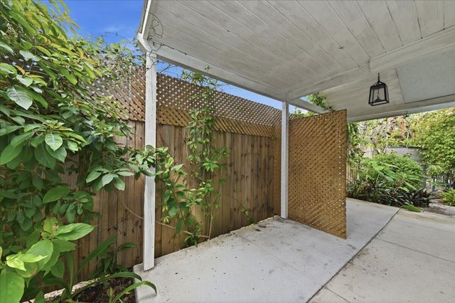 530 NE 3rd Avenue NE, Delray Beach, FL 33444