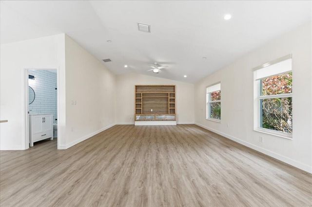 530 NE 3rd Avenue NE, Delray Beach, FL 33444