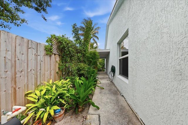 530 NE 3rd Avenue NE, Delray Beach, FL 33444