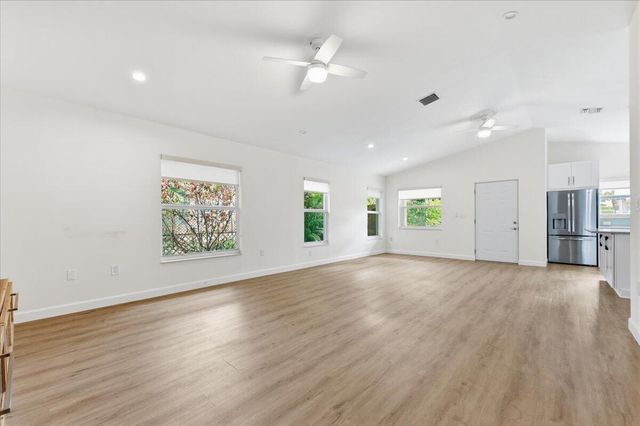 530 NE 3rd Avenue NE, Delray Beach, FL 33444