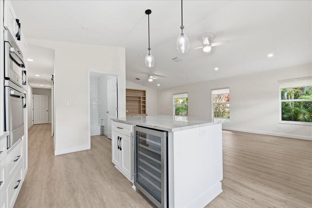 530 NE 3rd Avenue NE, Delray Beach, FL 33444