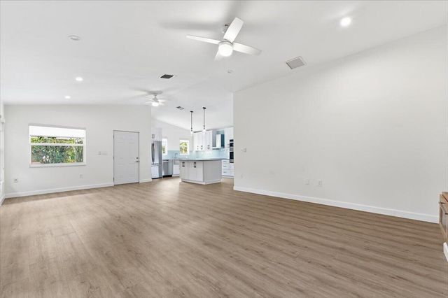 530 NE 3rd Avenue NE, Delray Beach, FL 33444