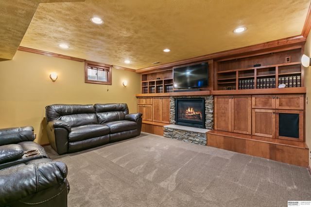 13734 Hillsborough Drive, Omaha, NE 68164