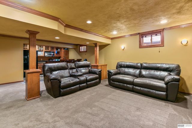 13734 Hillsborough Drive, Omaha, NE 68164
