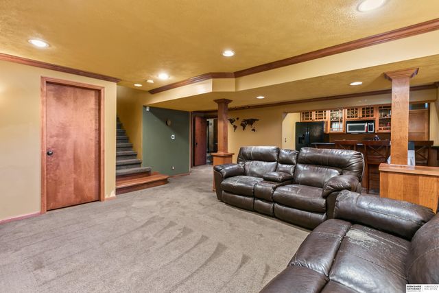 13734 Hillsborough Drive, Omaha, NE 68164