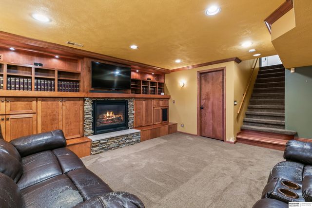 13734 Hillsborough Drive, Omaha, NE 68164
