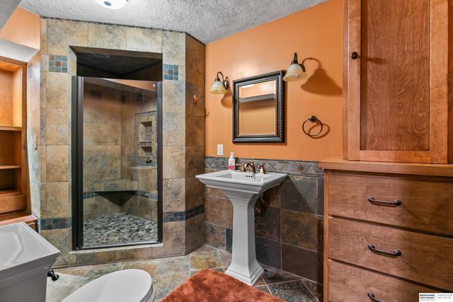13734 Hillsborough Drive, Omaha, NE 68164