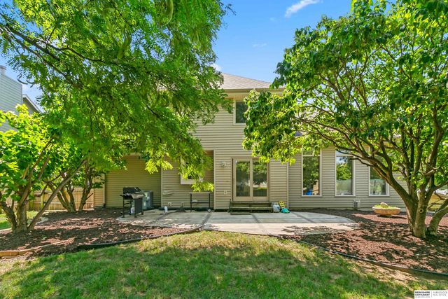 13734 Hillsborough Drive, Omaha, NE 68164