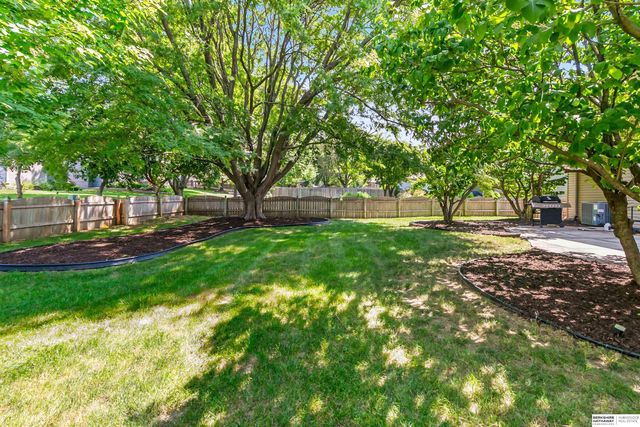 13734 Hillsborough Drive, Omaha, NE 68164