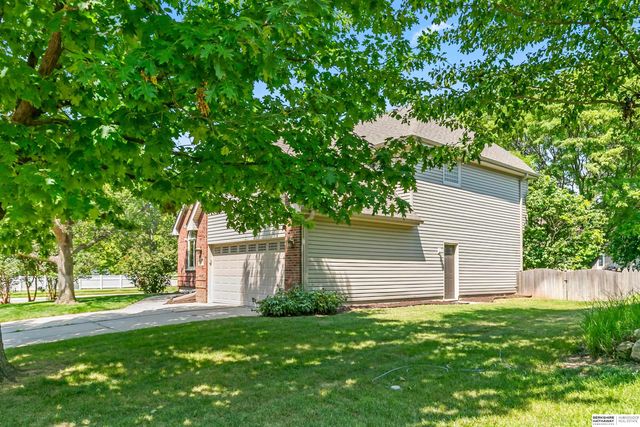 13734 Hillsborough Drive, Omaha, NE 68164
