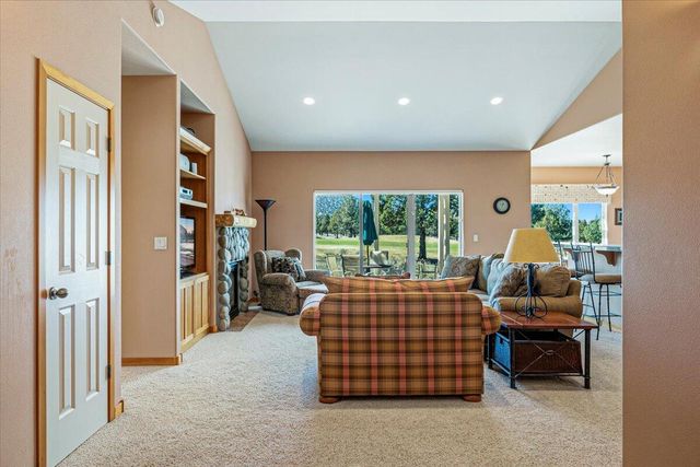 387 Goshawk Court, Redmond, OR 97756