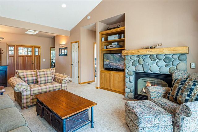 387 Goshawk Court, Redmond, OR 97756