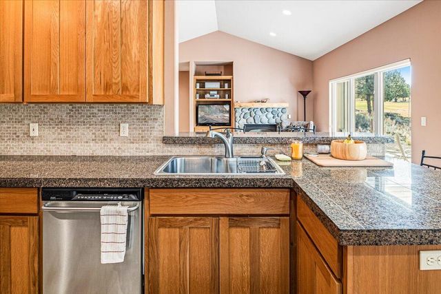 387 Goshawk Court, Redmond, OR 97756