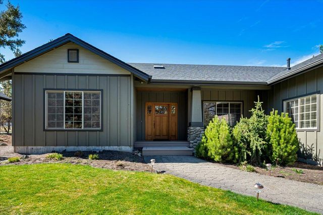 387 Goshawk Court, Redmond, OR 97756