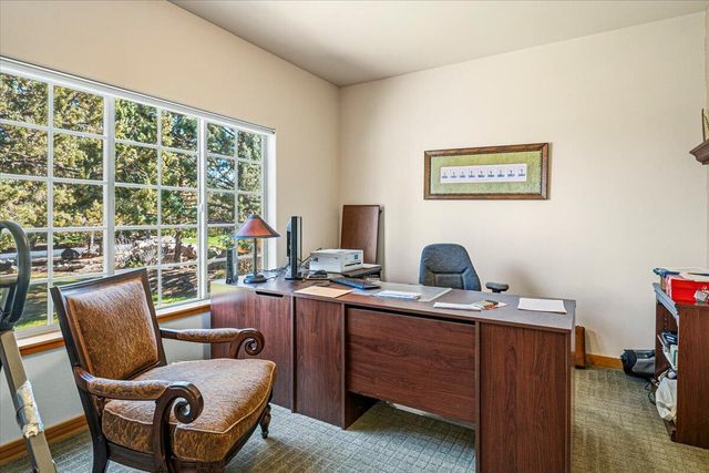 387 Goshawk Court, Redmond, OR 97756