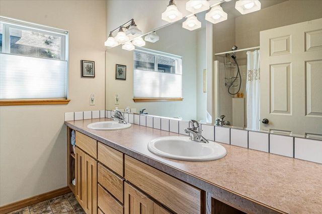 387 Goshawk Court, Redmond, OR 97756