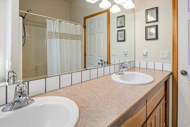 387 Goshawk Court, Redmond, OR 97756