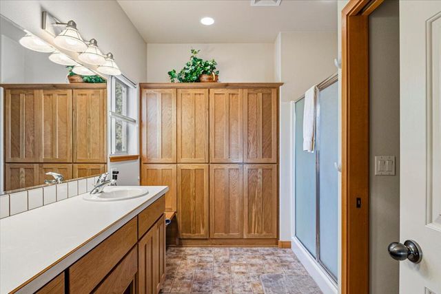 387 Goshawk Court, Redmond, OR 97756