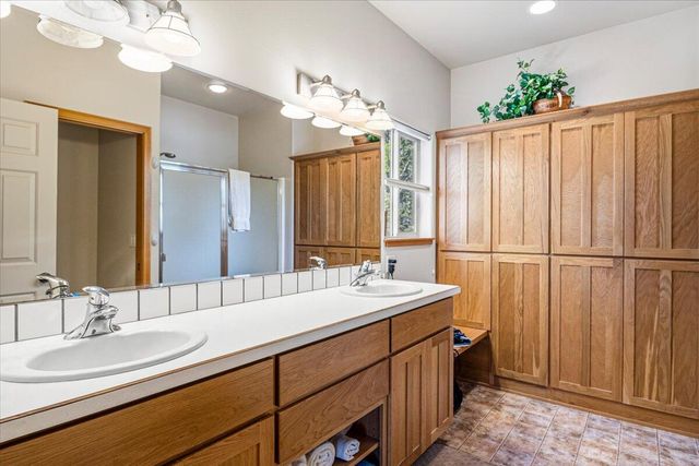 387 Goshawk Court, Redmond, OR 97756