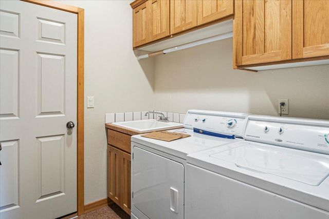 387 Goshawk Court, Redmond, OR 97756