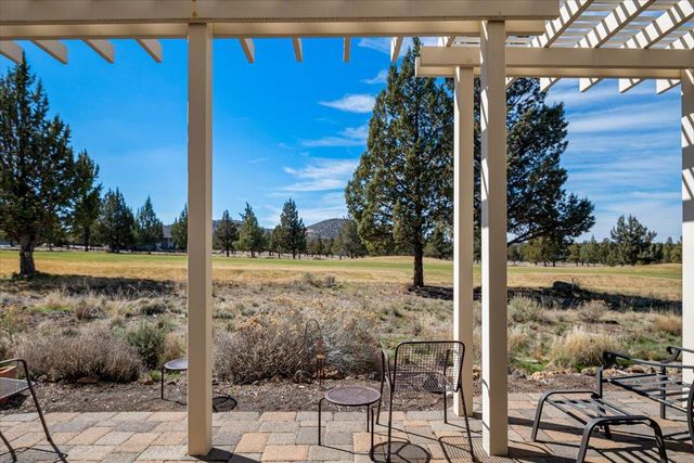 387 Goshawk Court, Redmond, OR 97756