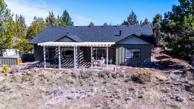 387 Goshawk Court, Redmond, OR 97756