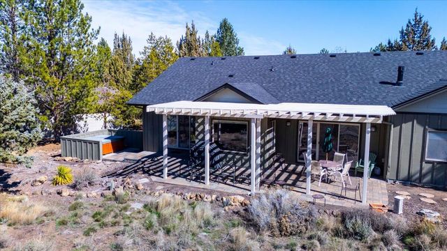 387 Goshawk Court, Redmond, OR 97756
