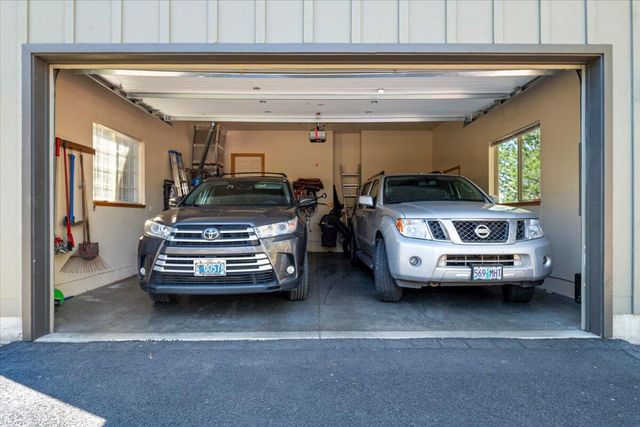 387 Goshawk Court, Redmond, OR 97756