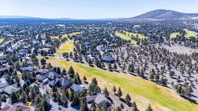 387 Goshawk Court, Redmond, OR 97756
