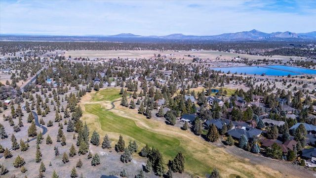 387 Goshawk Court, Redmond, OR 97756