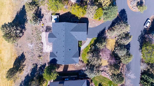 387 Goshawk Court, Redmond, OR 97756