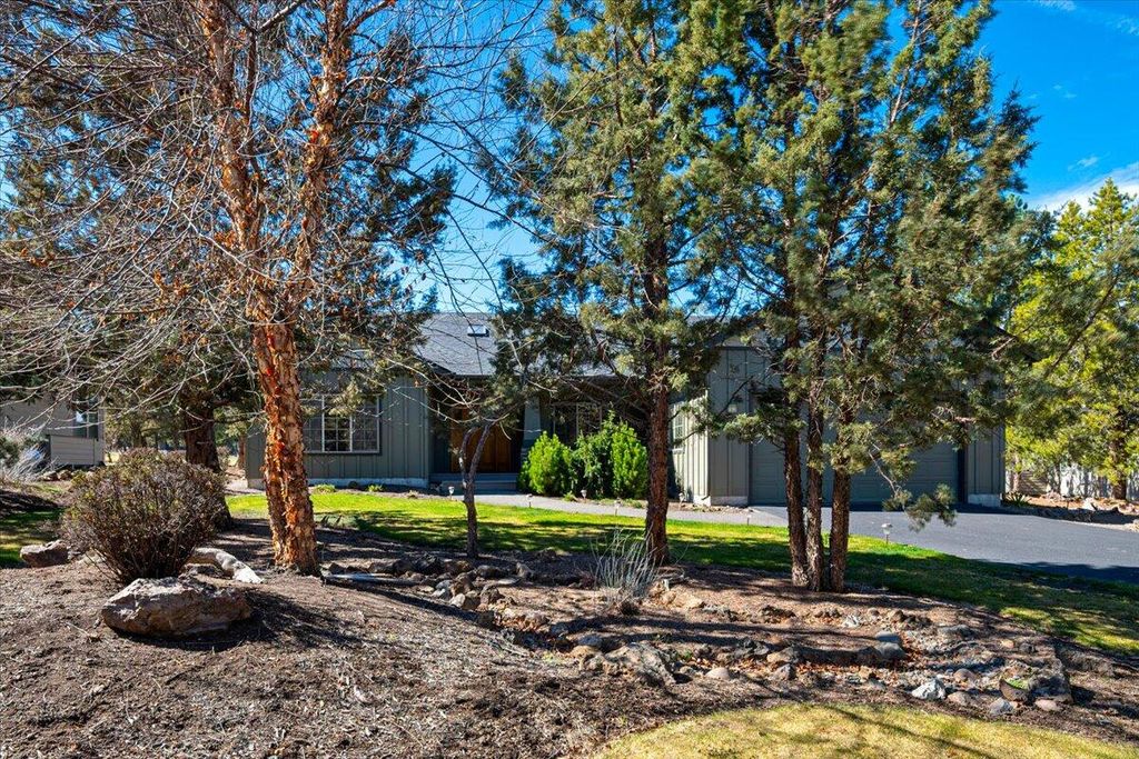 387 Goshawk Court, Redmond, OR 97756