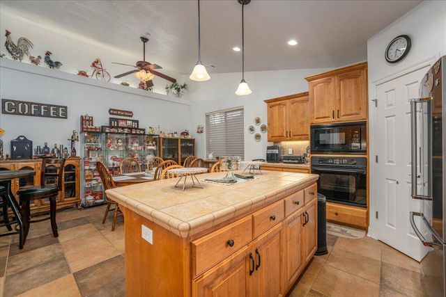 3318 Old Lantern Drive, Redding, CA 96003