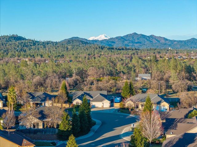 3318 Old Lantern Drive, Redding, CA 96003