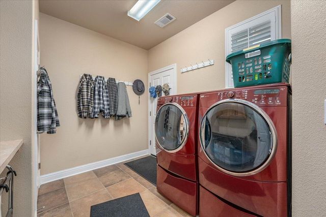 3318 Old Lantern Drive, Redding, CA 96003