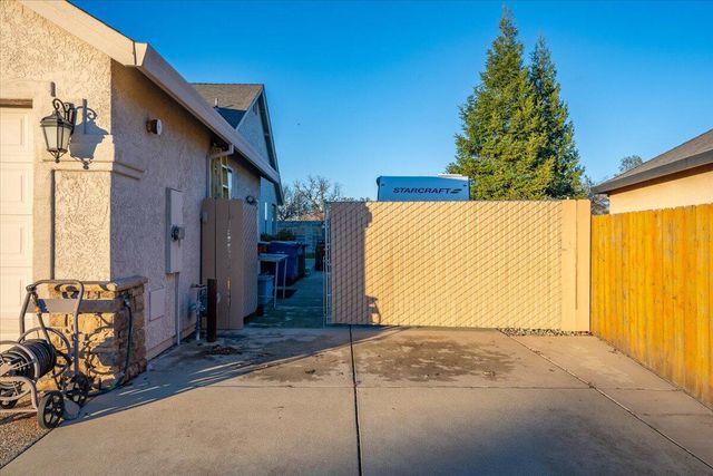3318 Old Lantern Drive, Redding, CA 96003