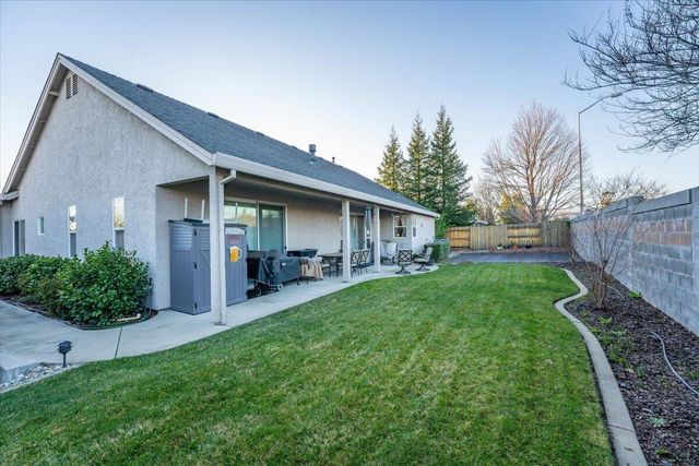 3318 Old Lantern Drive, Redding, CA 96003