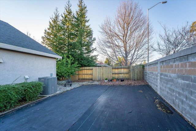 3318 Old Lantern Drive, Redding, CA 96003