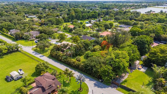 14501 SW 18th Ct, Davie, FL 33325