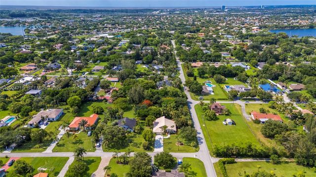 14501 SW 18th Ct, Davie, FL 33325