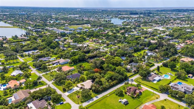 14501 SW 18th Ct, Davie, FL 33325