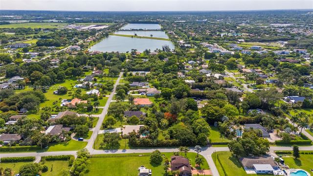 14501 SW 18th Ct, Davie, FL 33325