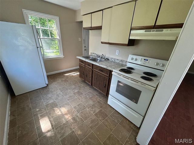 305 Mueller Avenue, St Louis, MO 63135
