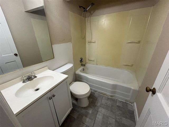 305 Mueller Avenue, St Louis, MO 63135