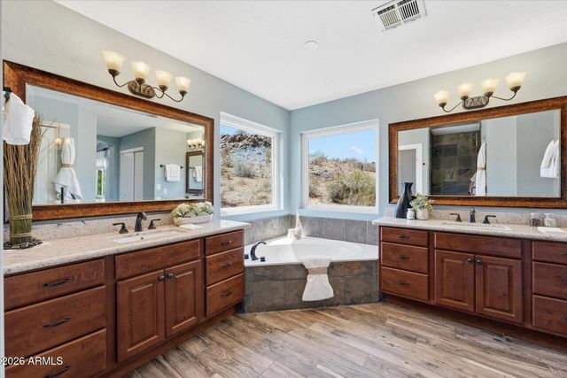 2239 E TAXIDEA Way, Phoenix, AZ 85048
