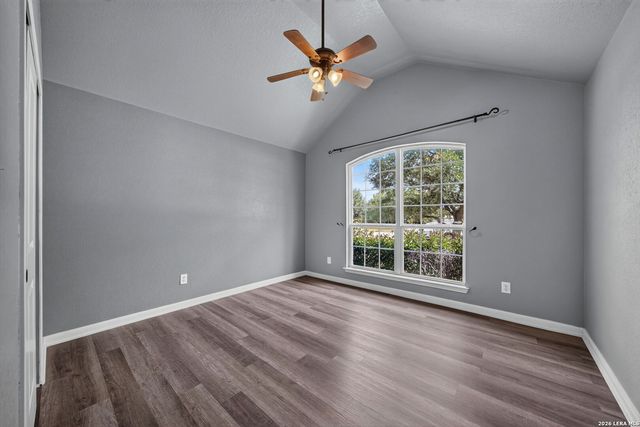 15815 White Cap Dr, Lytle, TX 78052