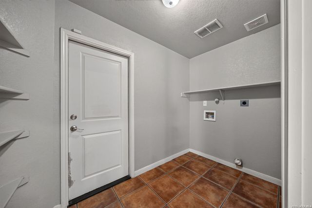 15815 White Cap Dr, Lytle, TX 78052